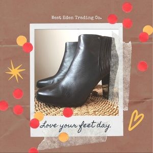 Kenneth Cole Women’s Leather Espresso Bootie